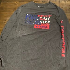 Charcoal long sleeve Under Armour shirt. Size:Large